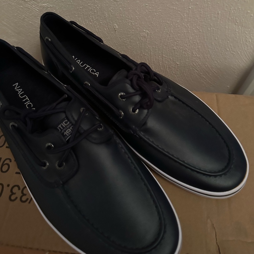 EUC. Men’s  navy blue Nautica shoes - Picture 1 of 2